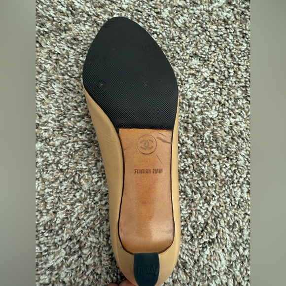 CHANEL Tan, Black Cap Heels, Size 36.5 - Picture 5 of 9
